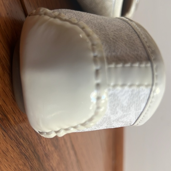 Michael Kors Lillie Moccasins Flats White/Silver - Picture 12 of 14